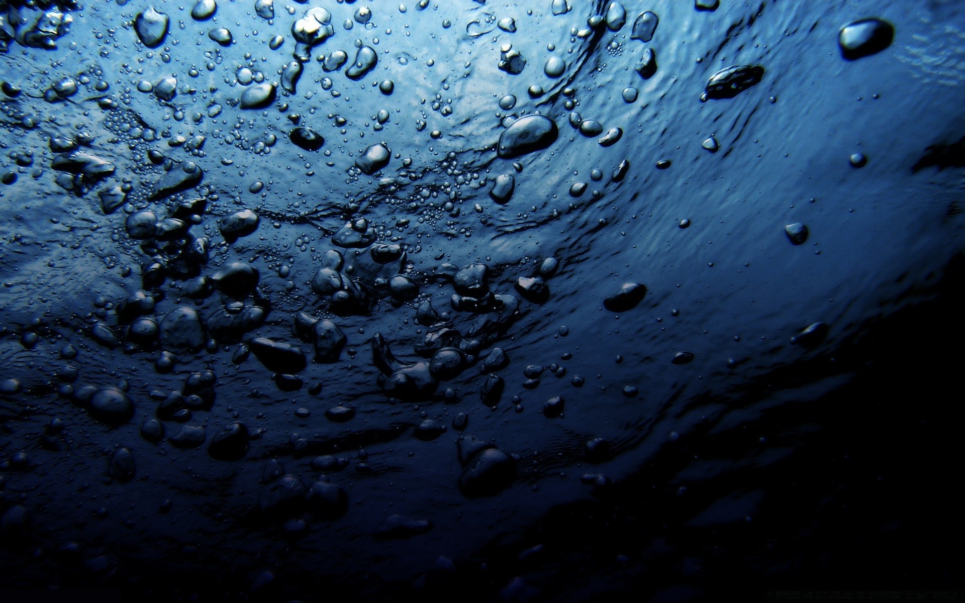 goccioline e acqua bagnato pioggia goccia goccia acqua bolla splash chiaro pulito pulito liquido rugiada subacquea waterdrop lavaggio ondulazione flusso liscio turchese gocce