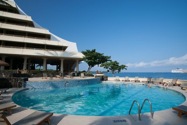 Grande piscina in loco