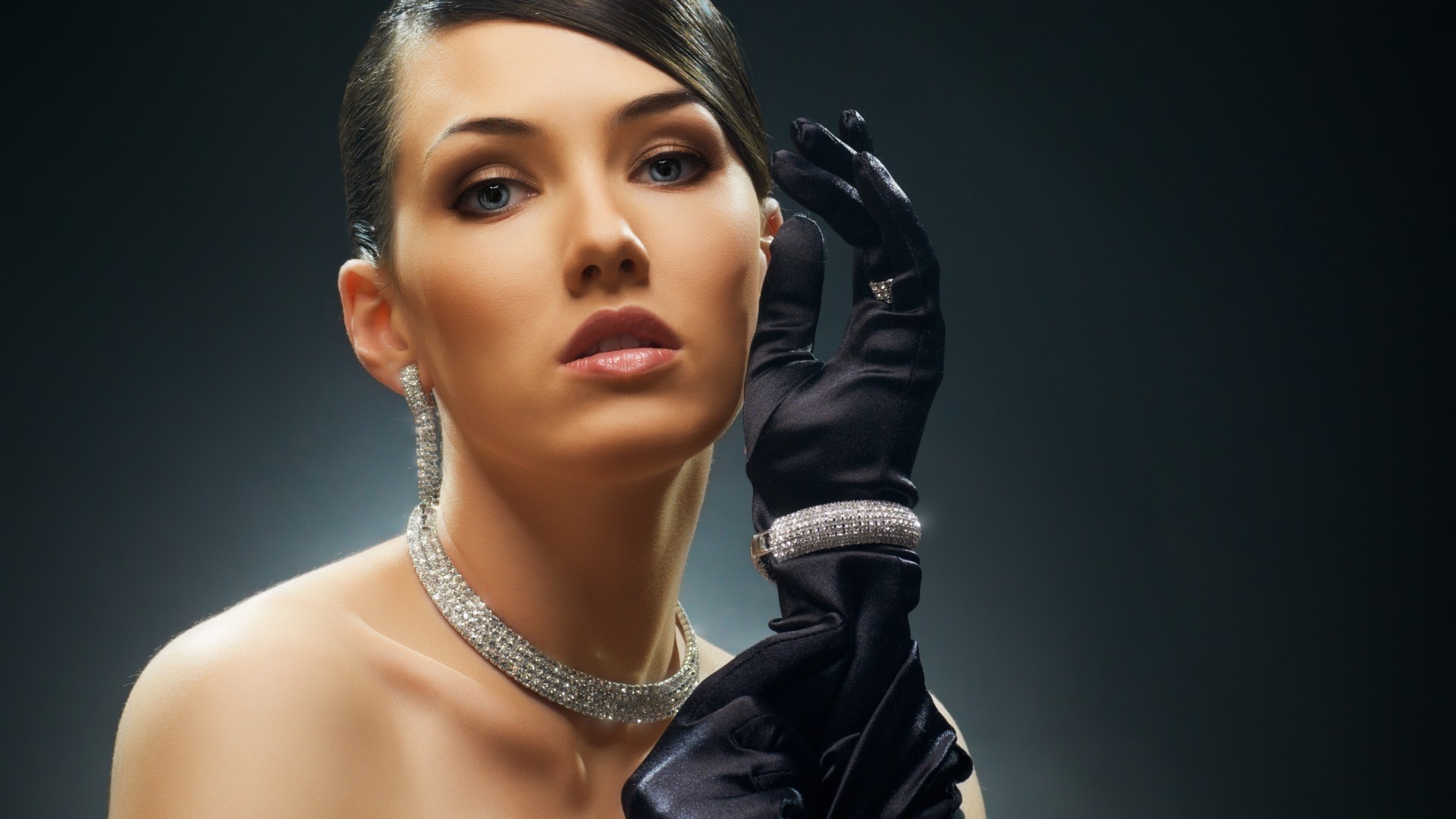 donna moda singolo glamour ritratto sexy gioielli