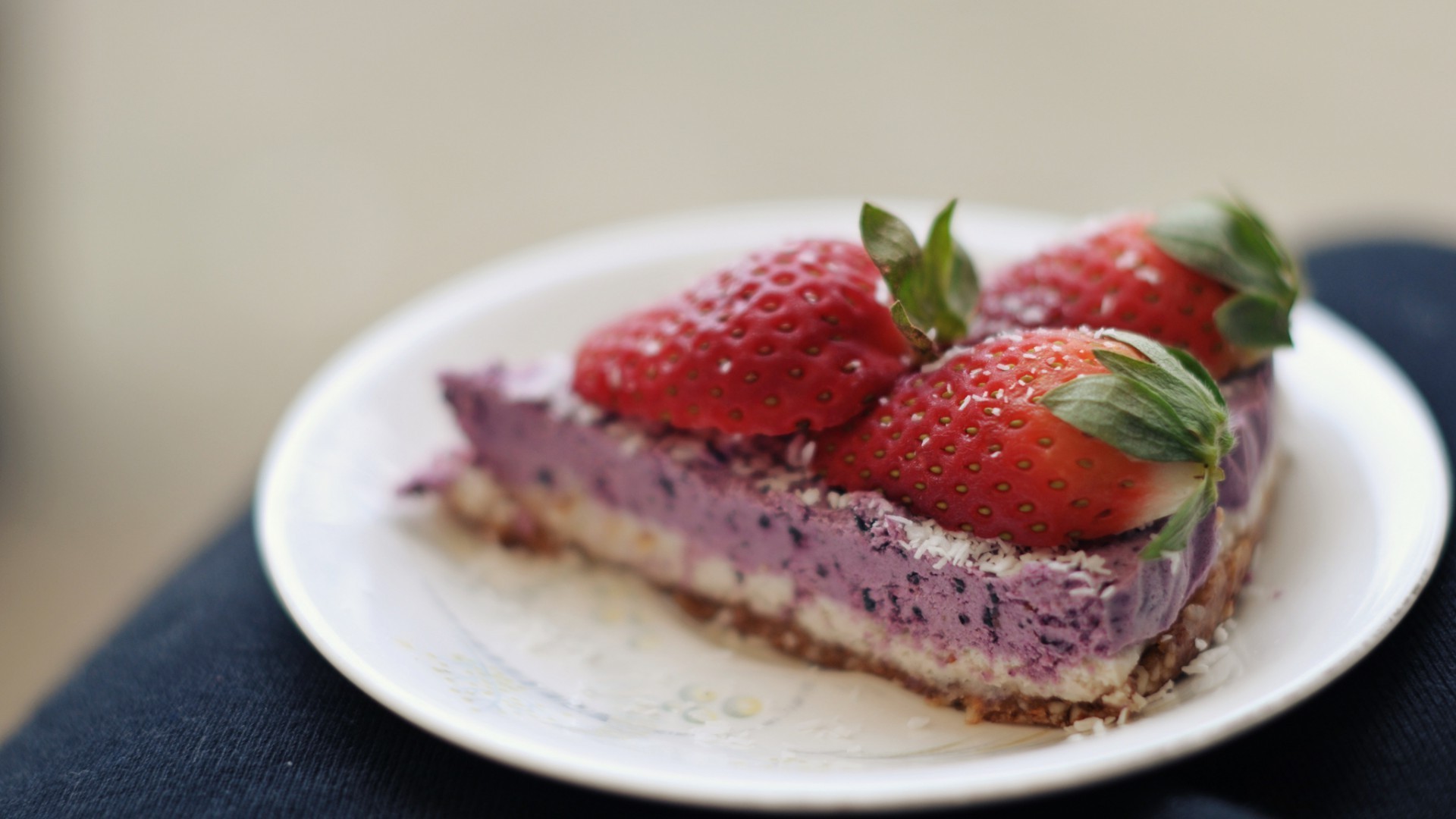 cibo delizioso colazione fragola dolce frutta cioccolato bacca crema piastra torta rinfrescante