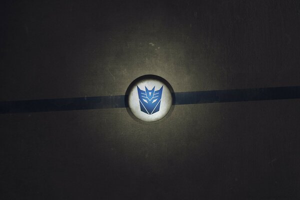 Segno di Transformers blu su sfondo bianco