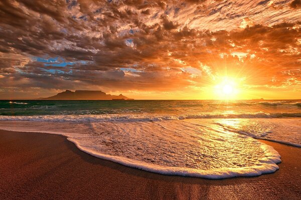 Il tramonto è semplicemente affascinante, che bel cielo