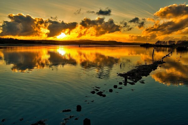 Riflesso del tramonto nell acqua dell oceano