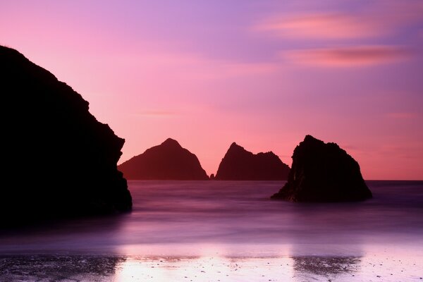 Nega rosa sulle acque del mare