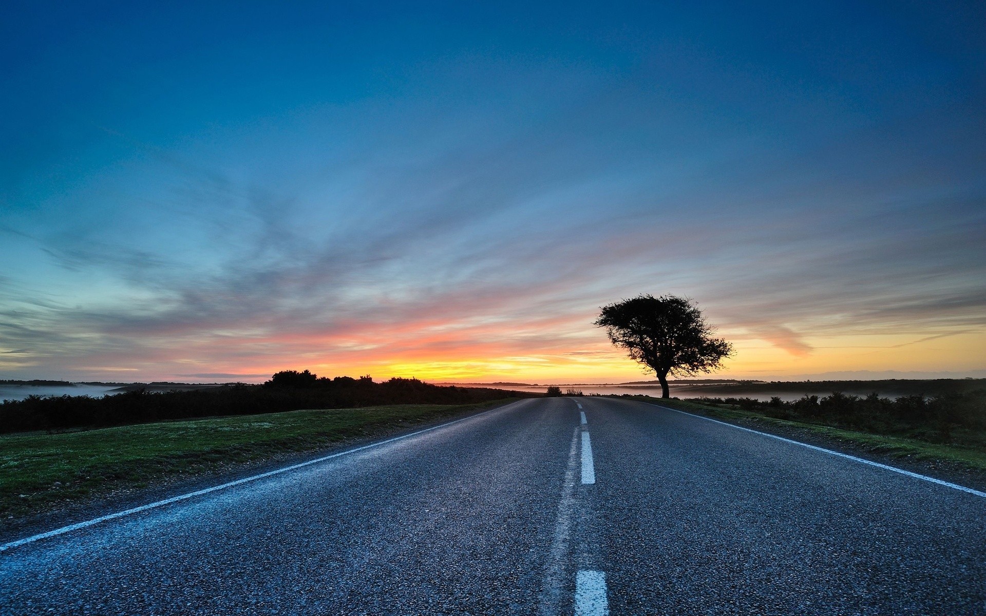 paesaggio strada asfalto autostrada paesaggio tramonto cielo guida viaggi natura sole rurale alba strada campagna prospettiva lungo corda sistema di trasporto