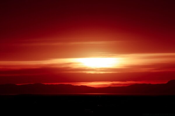 Bel tramonto nel cielo della sera