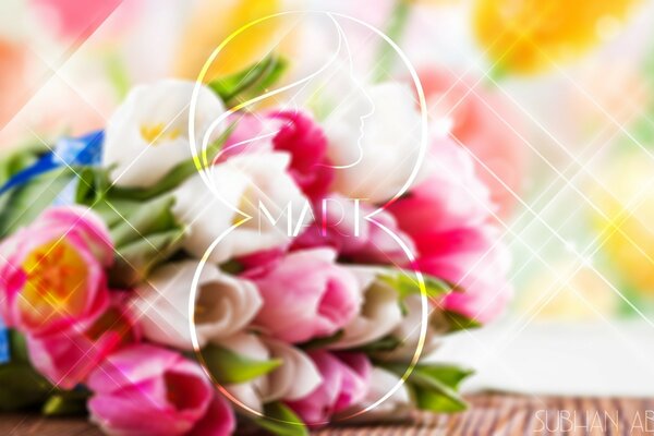 Congratulazioni per l 8 marzo con i tulipani