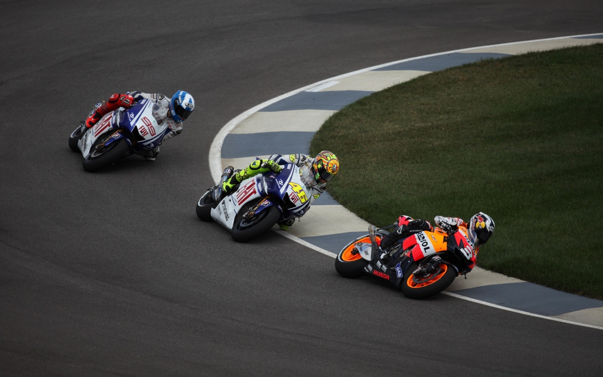 sport corsa pista corsa campionato concorso pilota azione auto torneo lavoro di squadra disco circuito bici corridore ronzio sport automobilistico prestigio macchina cerchio pneumatici