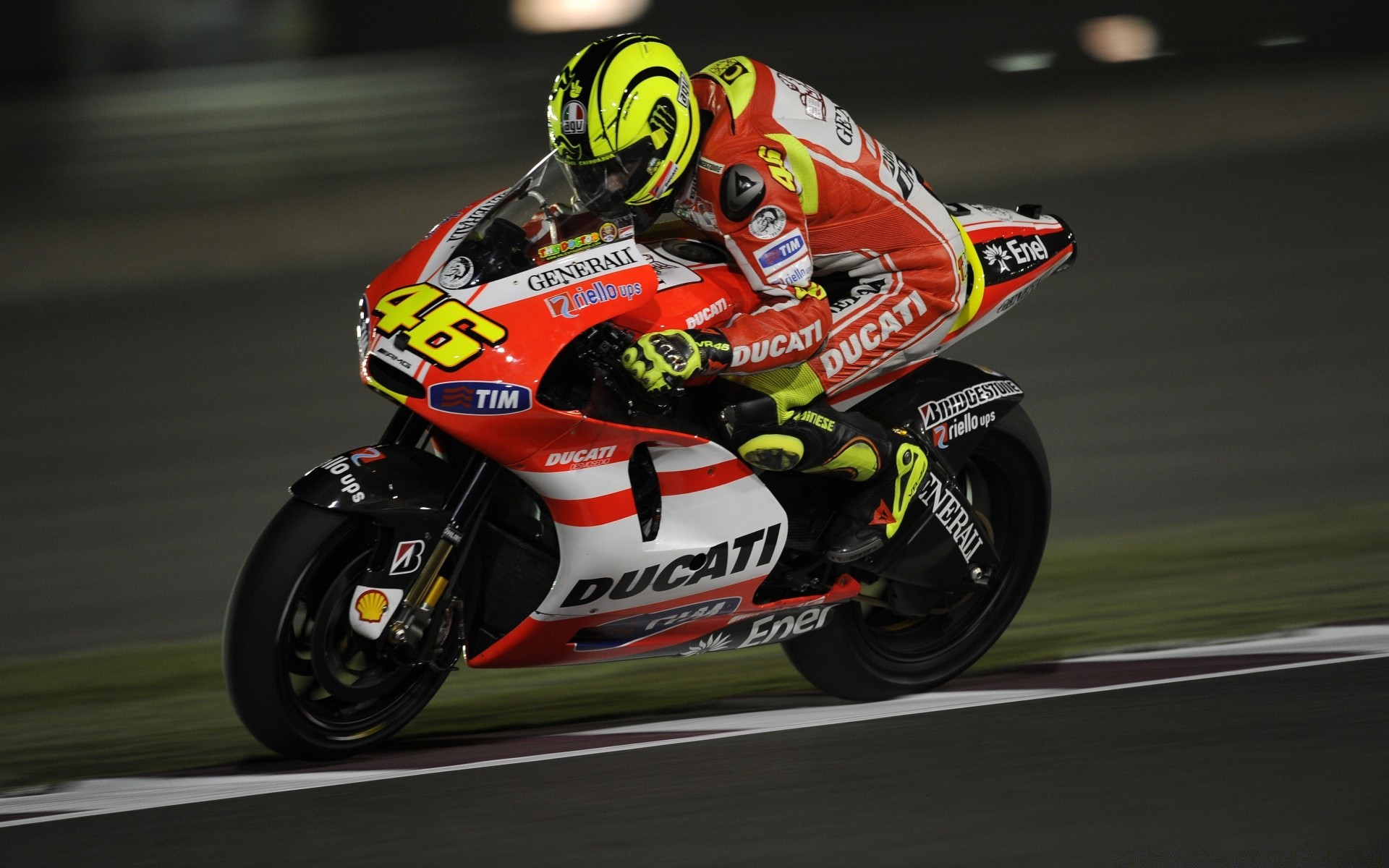 sport corsa pista campionato fretta circuito concorso cerchio corridore sport automobilistico guidare azione veloce autista torneo ronzio bici grand pri auto prestigio