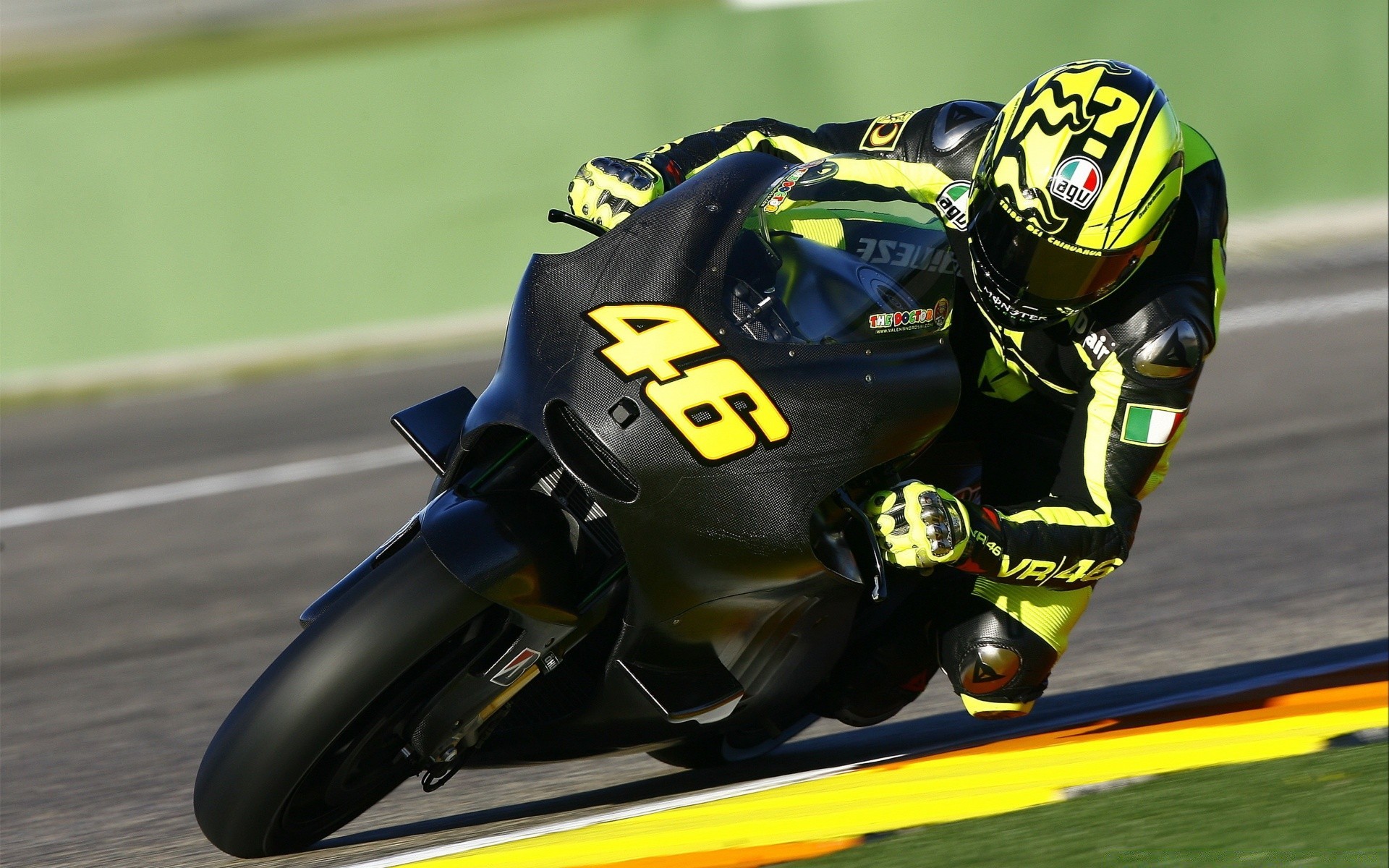 sport corsa pista concorso campionato auto corsa bici corridore azione guidare veloce sport automobilistico