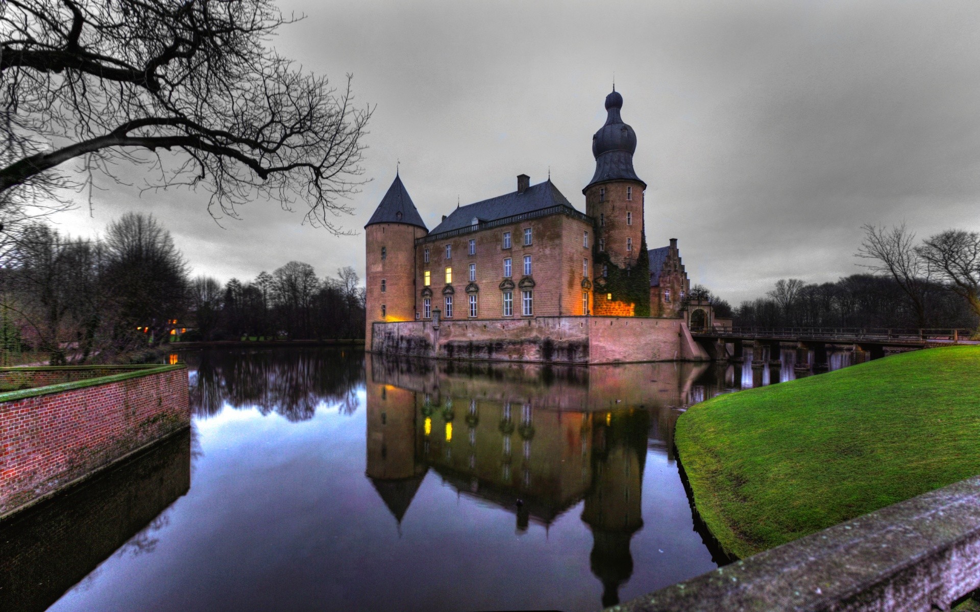 europa architettura fiume castello riflessione lago canale viaggi acqua casa all aperto ponte albero cielo città parco case piscina fossato gotico