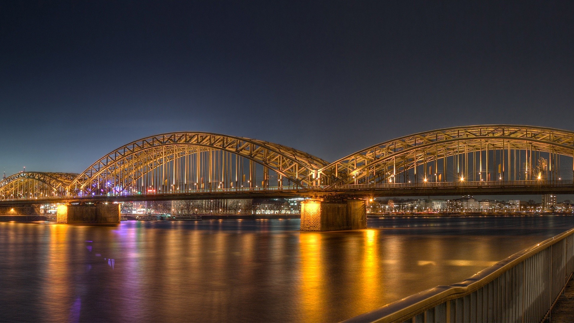europa ponte architettura viaggi città acqua fiume riflessione crepuscolo cielo tramonto urbano sera opera casa città illuminato luce punto di riferimento moderno